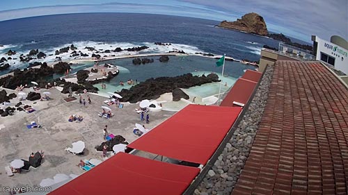 Gastheer van Negen details Madeira Live Webcams, Funchal Marina and the Ritz Café